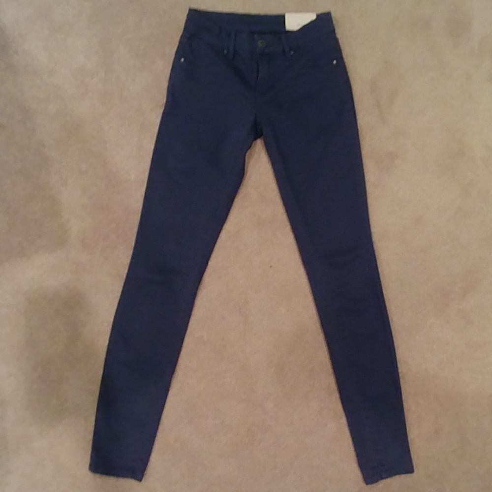 *NWT* Blank NYC Spray On Jeans - Size 25